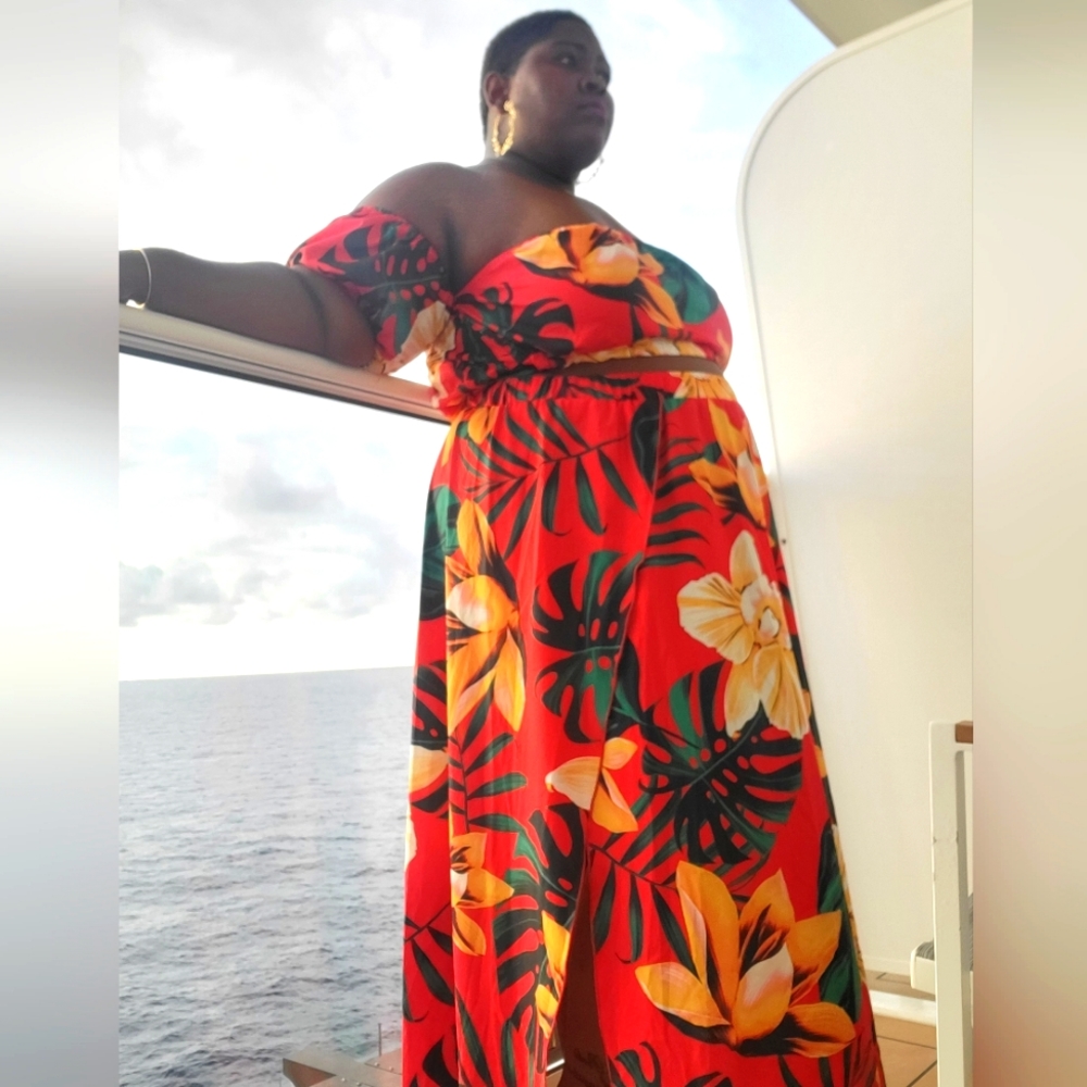 SHEIN Plus, Tropical Off Shoulder Crop Top with Split Thigh Skirt
